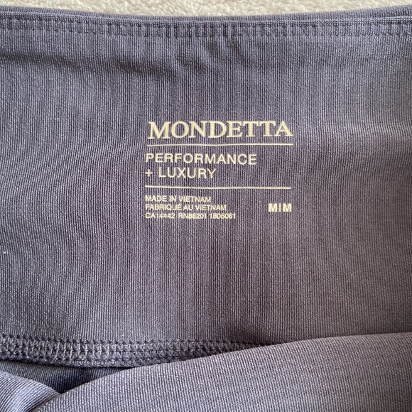 Mondetta high waisted yoga pant capri women’s size medium with mesh side pockets - Picture 3 of 5